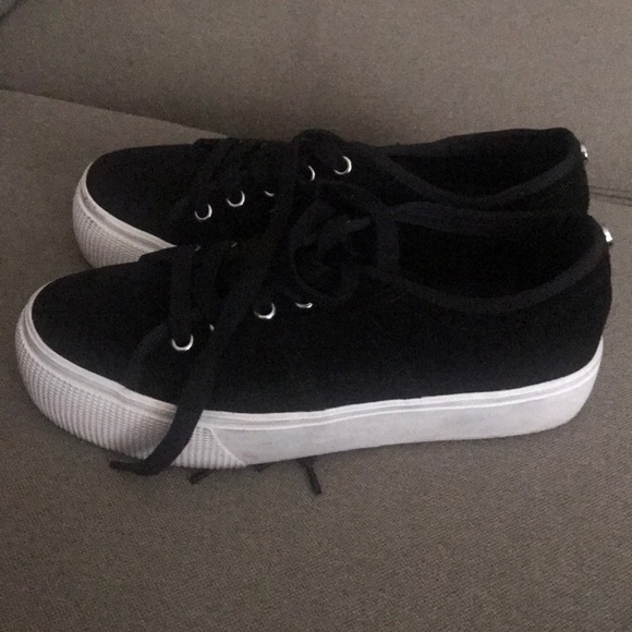 Black suede Steve Madden lace up - Picture 2 of 5